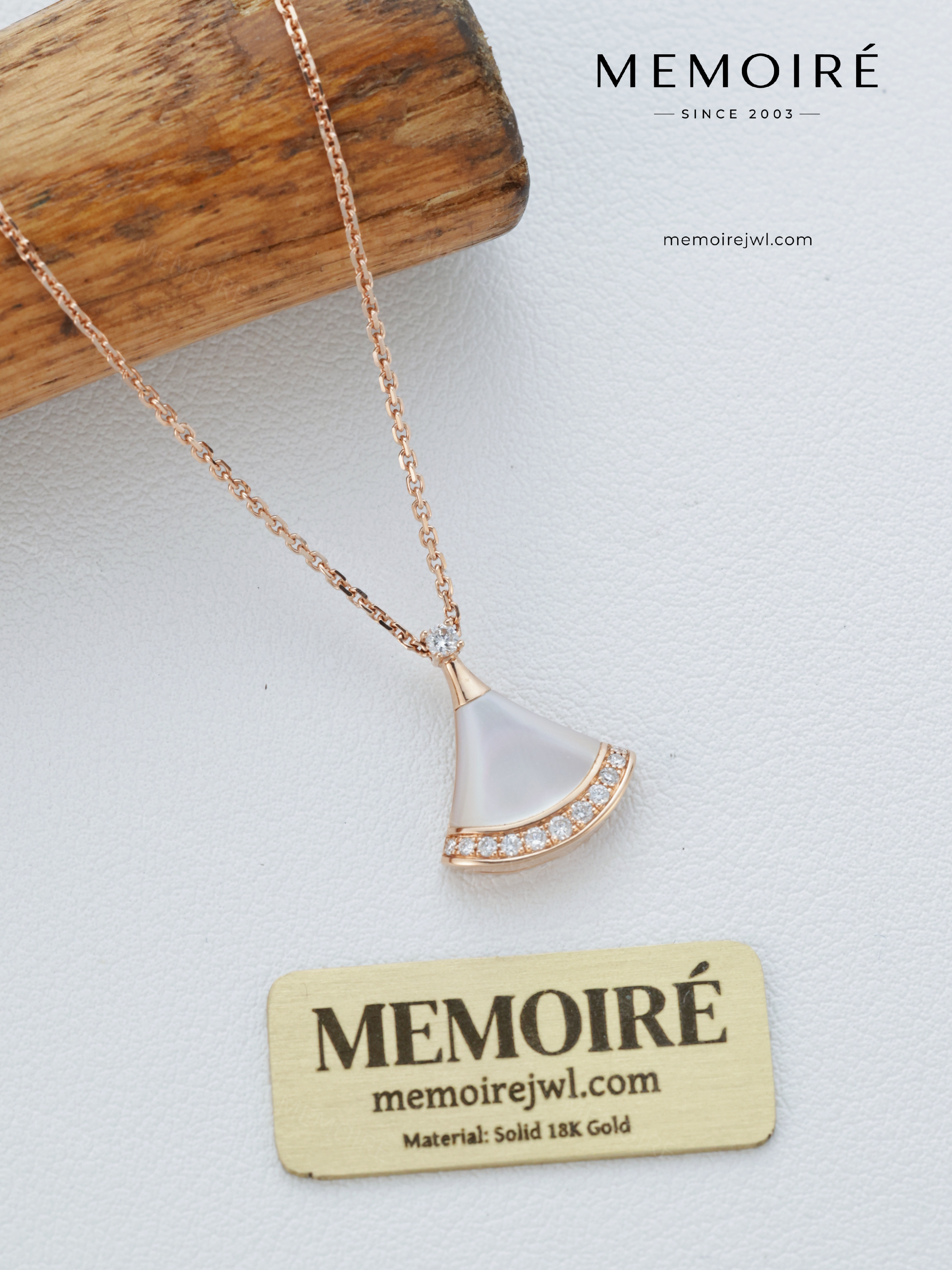 MEMOIRÉ 18K Rose Gold White Mother of Pearl Fan Necklace